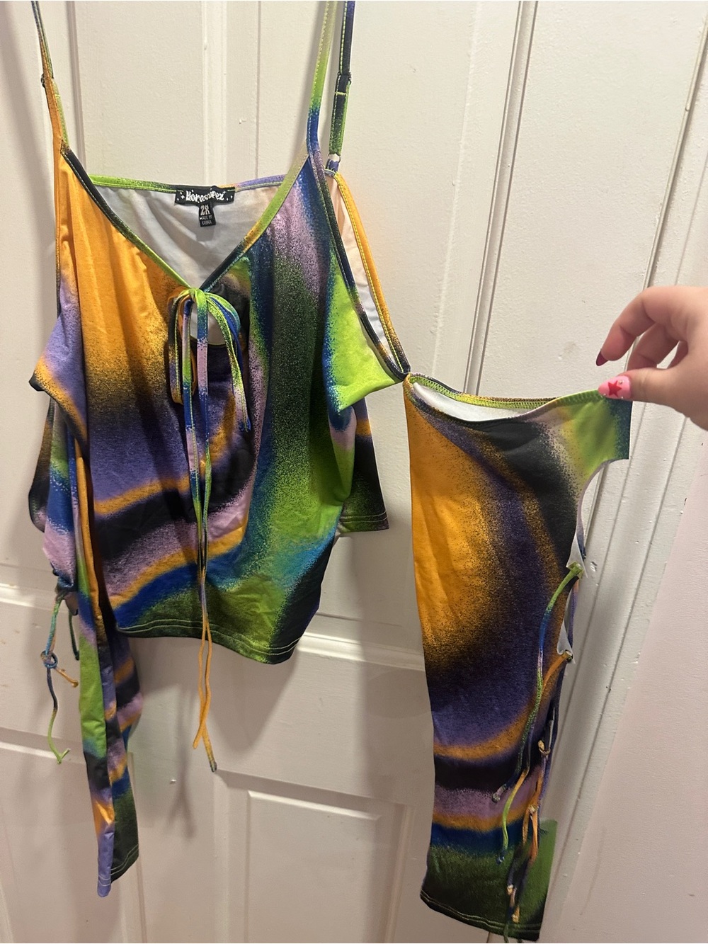 NEVER WORN Plus Size Vintage-style Multicolor Cold-Shoulder Top with Tie Detail